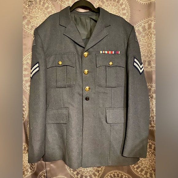 British Royal Air Force Uniform - Picture 1 of 4